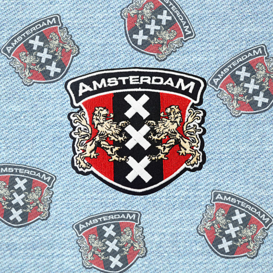 Amsterdam strijkpatch 9x8,3 cm – geborduurde patch met stadswapen en leeuwen, ideaal voor kleding en tassen