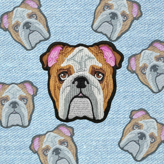 Bulldog Patch – Geborduurde Strijkpatch 8 cm